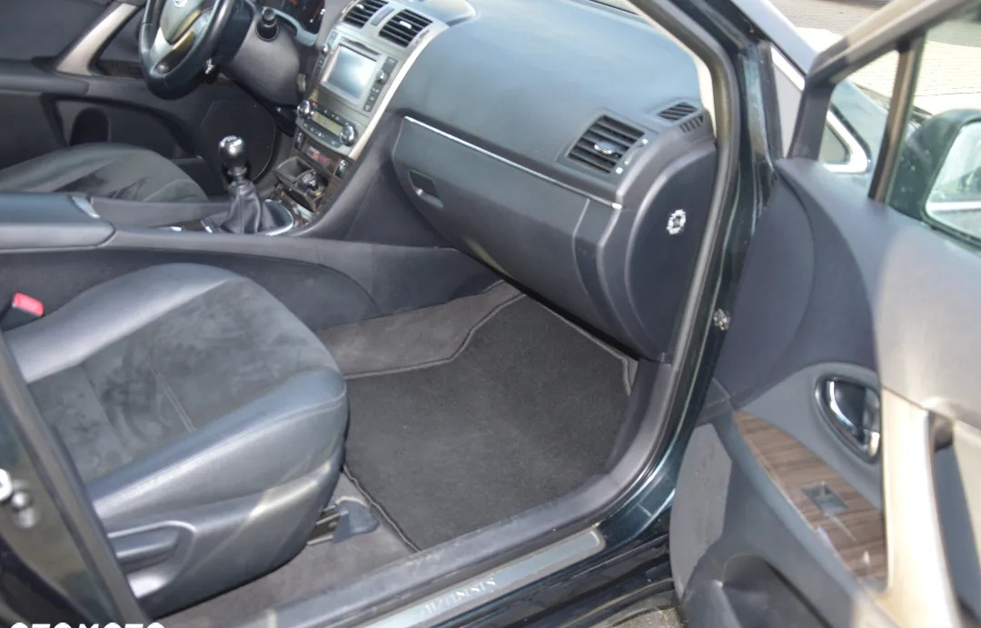 Toyota Avensis cena 36285 przebieg: 179176, rok produkcji 2015 z Kolbuszowa małe 79